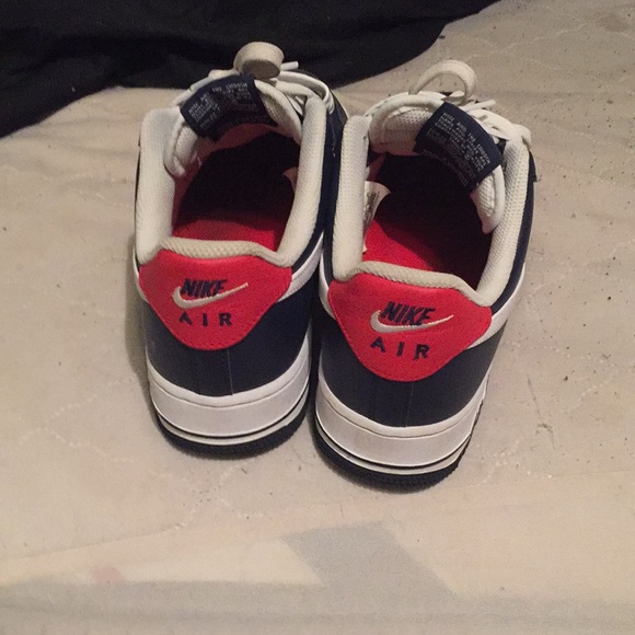 A pair of Dark Blue & Red AirForce One’s
